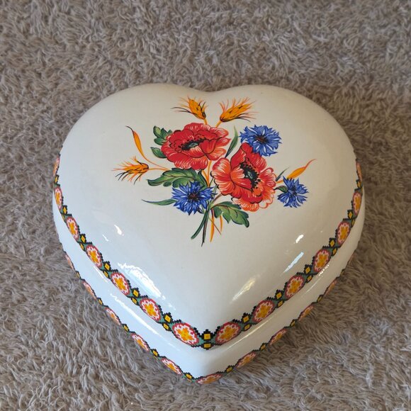 Ukrainian-style Hand-Painted Heart Ceramic Trinket Box - Picture 1 of 5
